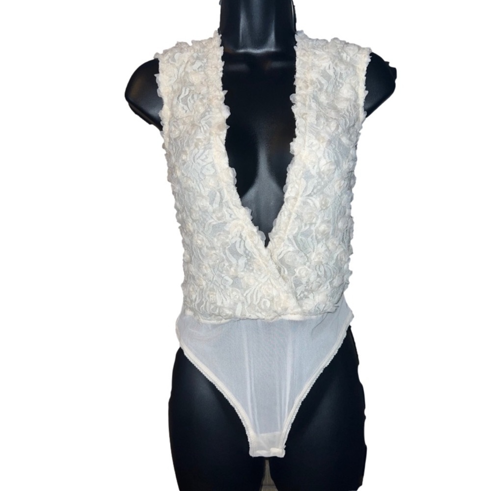 Intimately Free People Bodysuit Lace Rosette Floral In Ivory, Size XSmall, NWOT